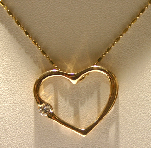 heart with one diamond pendant