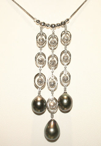White gold and tahitian pearl necklace.