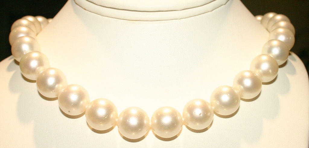 white South Sea pearl